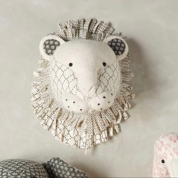 Lion Felt Taxidermy - Picture 1 of 2